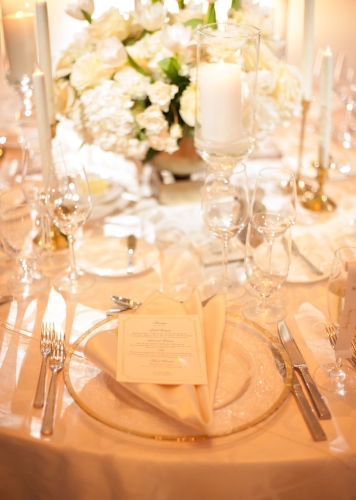 Lisa Stoner Events - Waldorf Astoria Orlando - orlando weddings - white centerpiece - clear glass charger.jpg